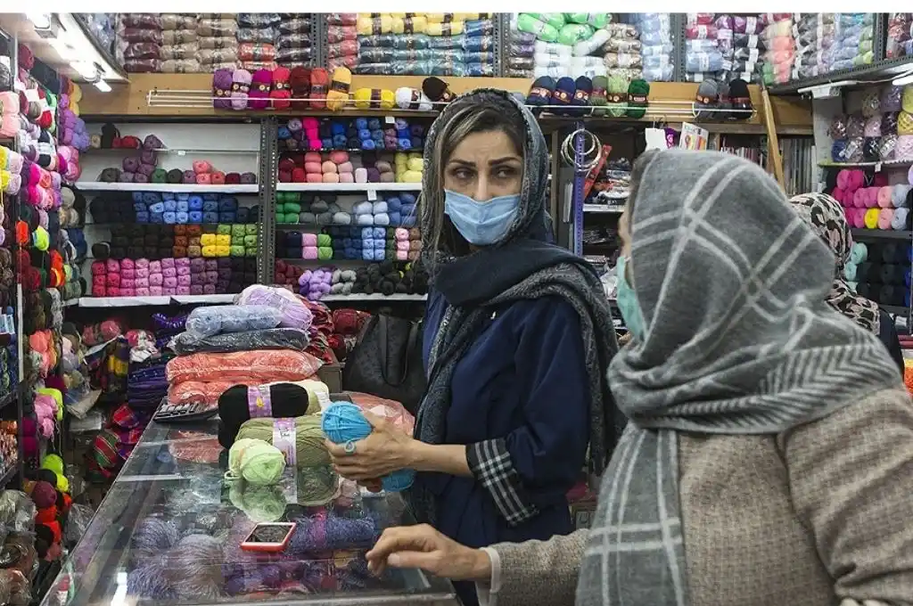 Irán marca récord de muertes diarias por coronavirus