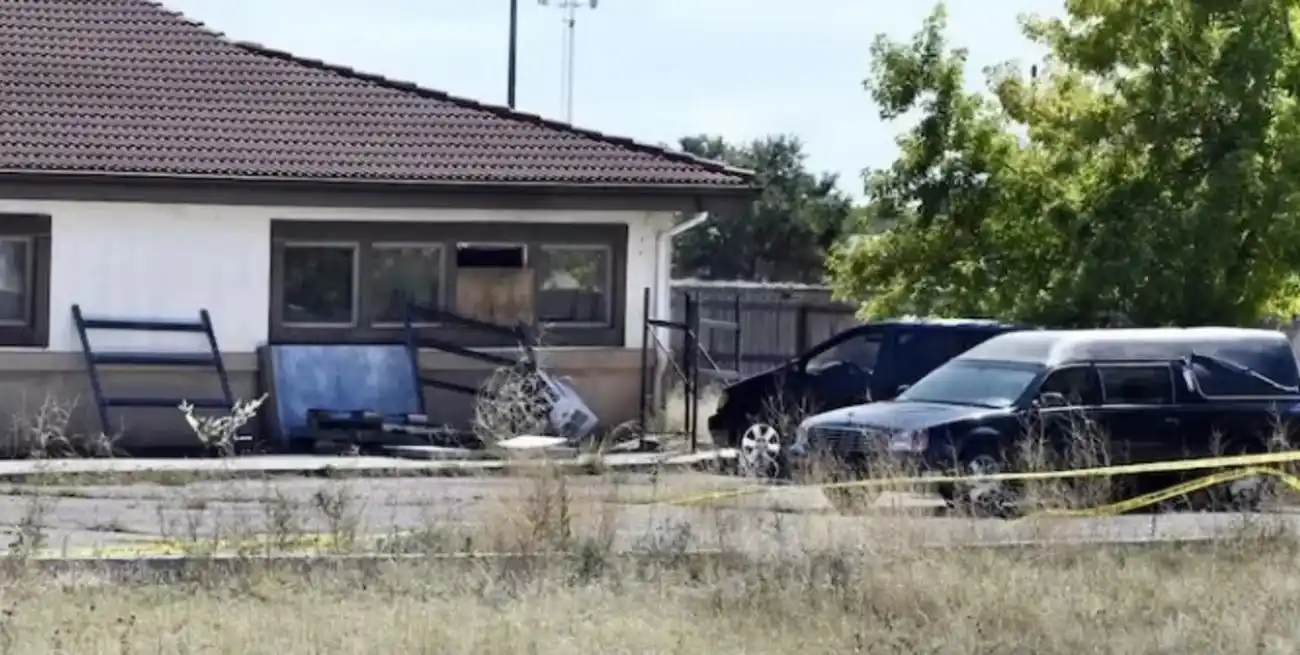 La escena fue descrita como “horrible” por las autoridades locales, quienes se coordinan con otras agencias para determinar si se cometió algún acto ilícito.