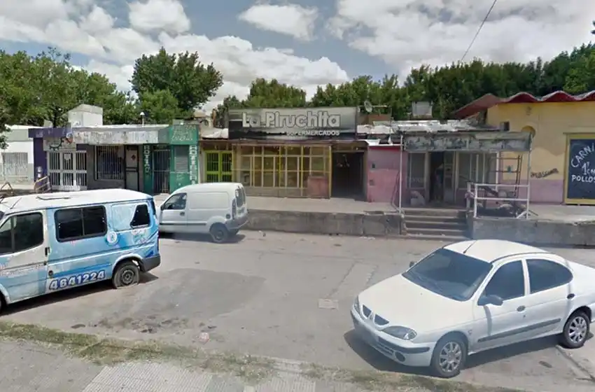 Asaltó un supermercado a punta de cuchillo, una empleada lo quiso atrapar pero logró escaparse