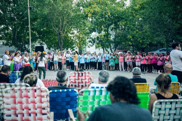 A puro baile, cerró la colonia de adultos