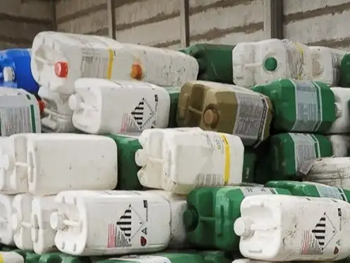 Los productores deberán devolver los envases vacíos y con triple lavado, y se les extenderá un certificado de correcta disposición final. Foto ilustrativa