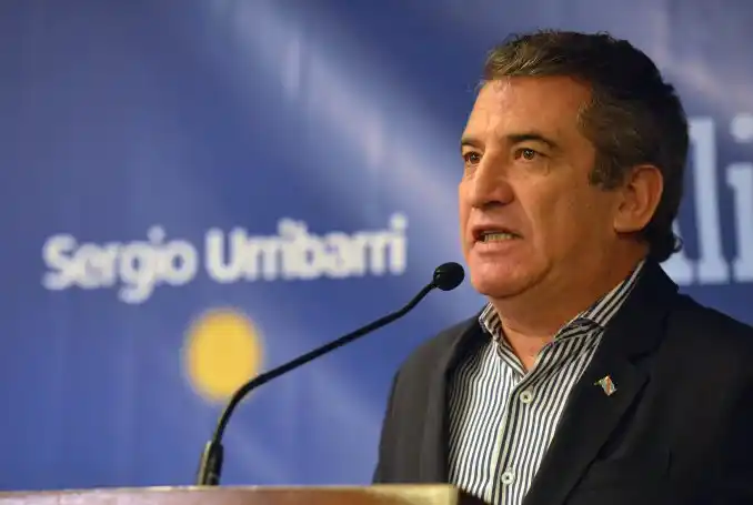Urribarri canceló una gira provincial, internaron a su esposa
