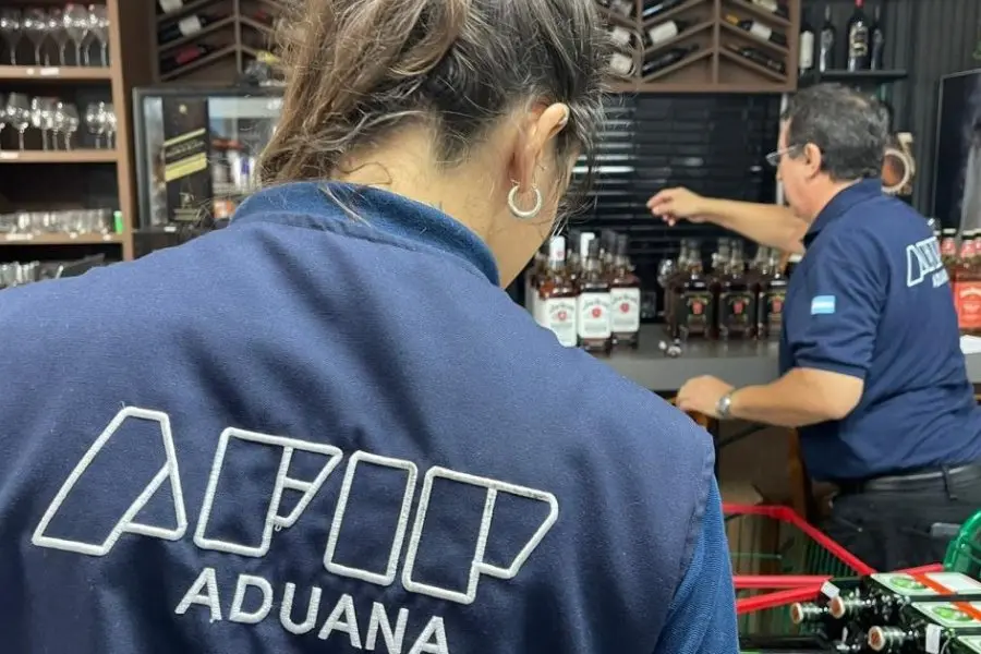 La Aduana subastará autos de alta gama, celulares y material reciclable