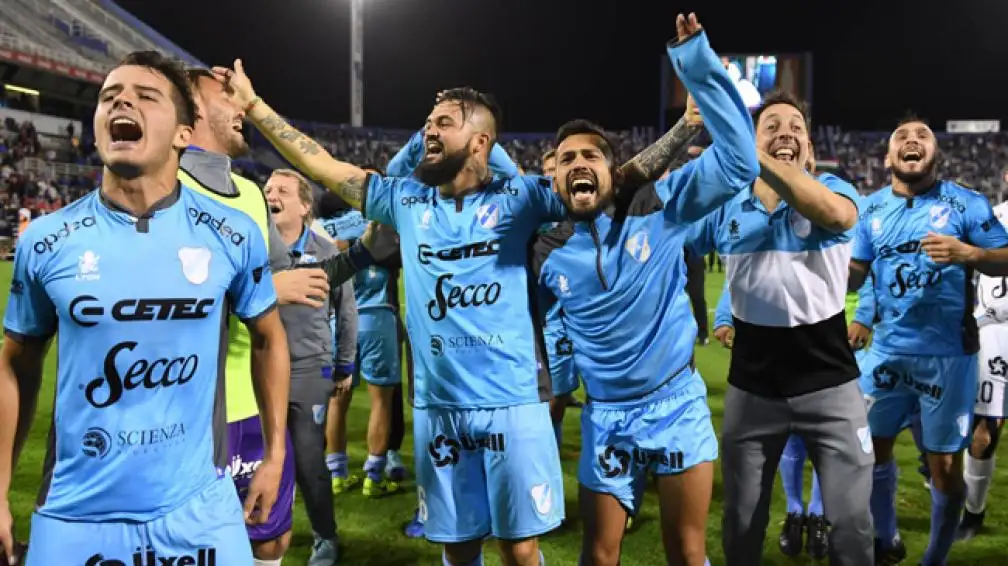 Temperley empató con Vélez y se salvó del descenso