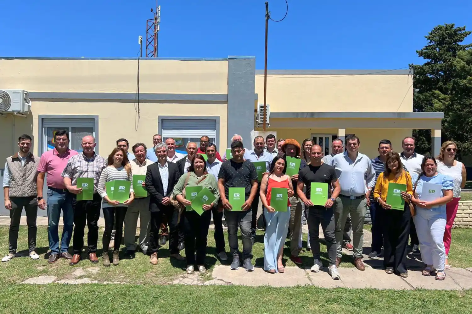 El gobierno entregó aportes de distintos programas a presidentes de comunas y juntas de Victoria, Diamante y Nogoyá