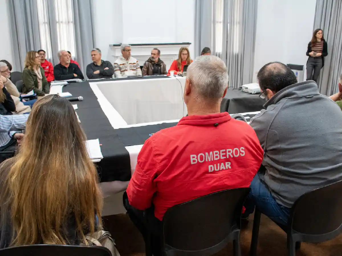 Ambiente: mesa de trabajo sobre gestión de puestos de registro de zonas de alta montaña