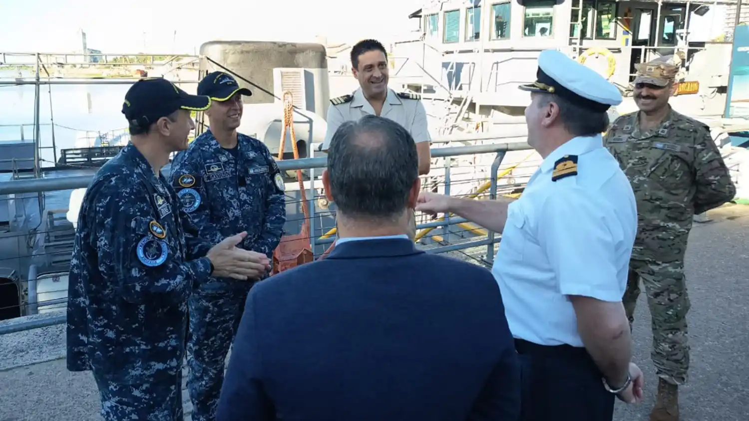 Unidades de la Armada Argentina en el puerto de Santa Fe - 4