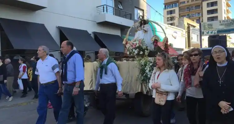 Multitudinaria procesión por el día de la Patrona
