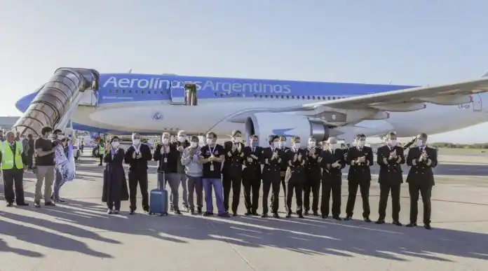 Regresó el primer vuelo que trajo 14 toneladas de insumos médicos desde Shangái