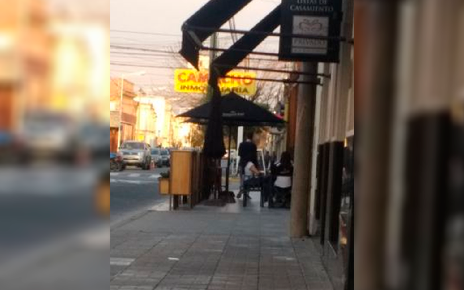 Rosario reclama: “Tuve que bajar el cochecito a la calle para pasar”