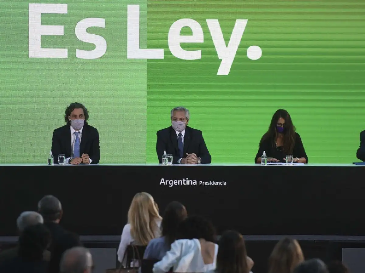 El Gobierno recordó que obras sociales y prepagas deben incorporar la cobertura de la IVE
