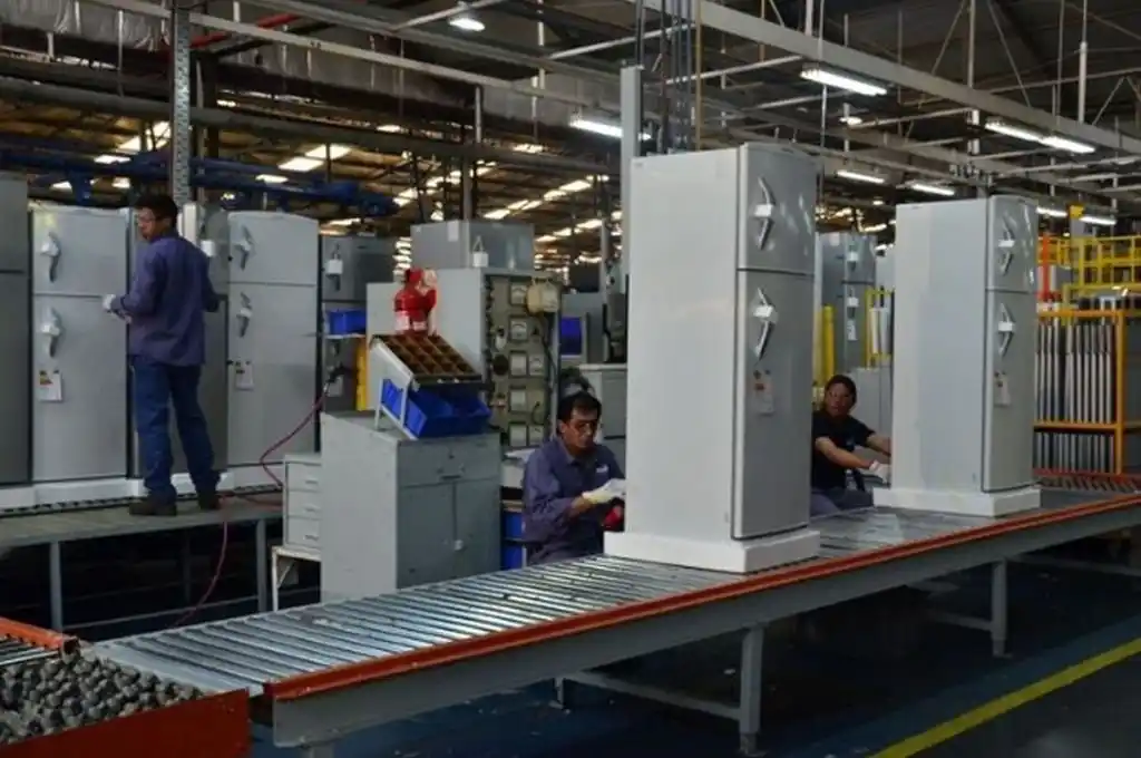 Línea blanca: se frenó la caída libre pero el mercado “se achicó un 40%”