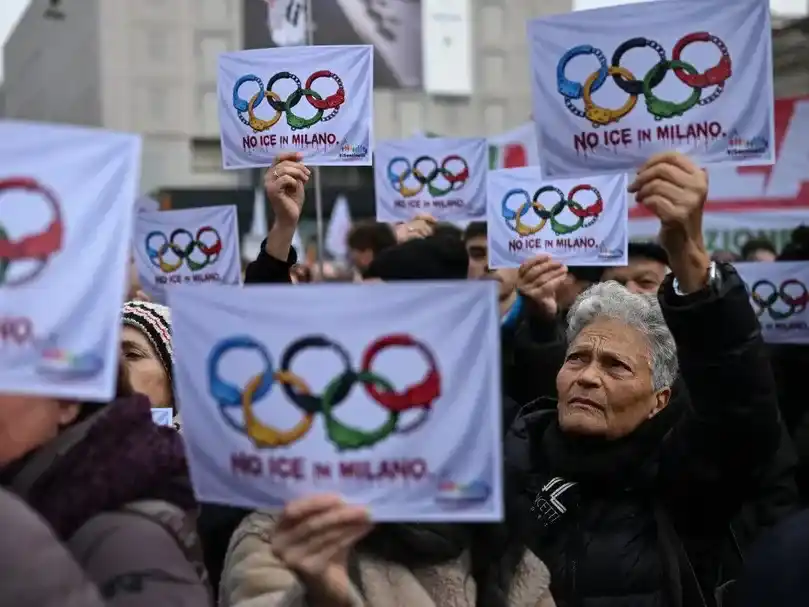 Manifestantes en Milán piden que los agentes de ICE de EE. UU. se vayan de Italia. Foto:npr.org