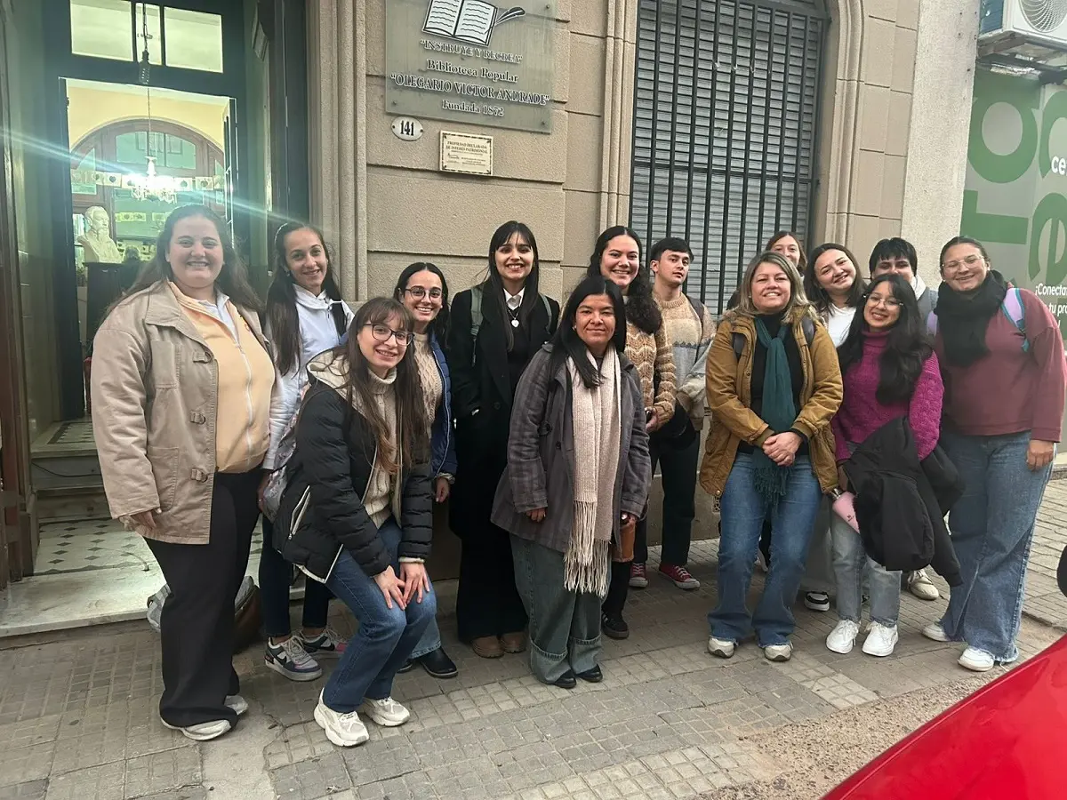 La Biblioteca Andrade recibió al Profesorado de Lengua y Literatura de la Escuela Normal