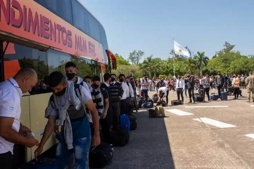 Más de 180 jóvenes formoseños partieron para incorporarse al Ejército Argentino