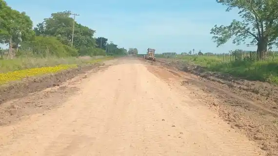 El Primer Distrito avanza con trabajos de brosa en caminos rurales