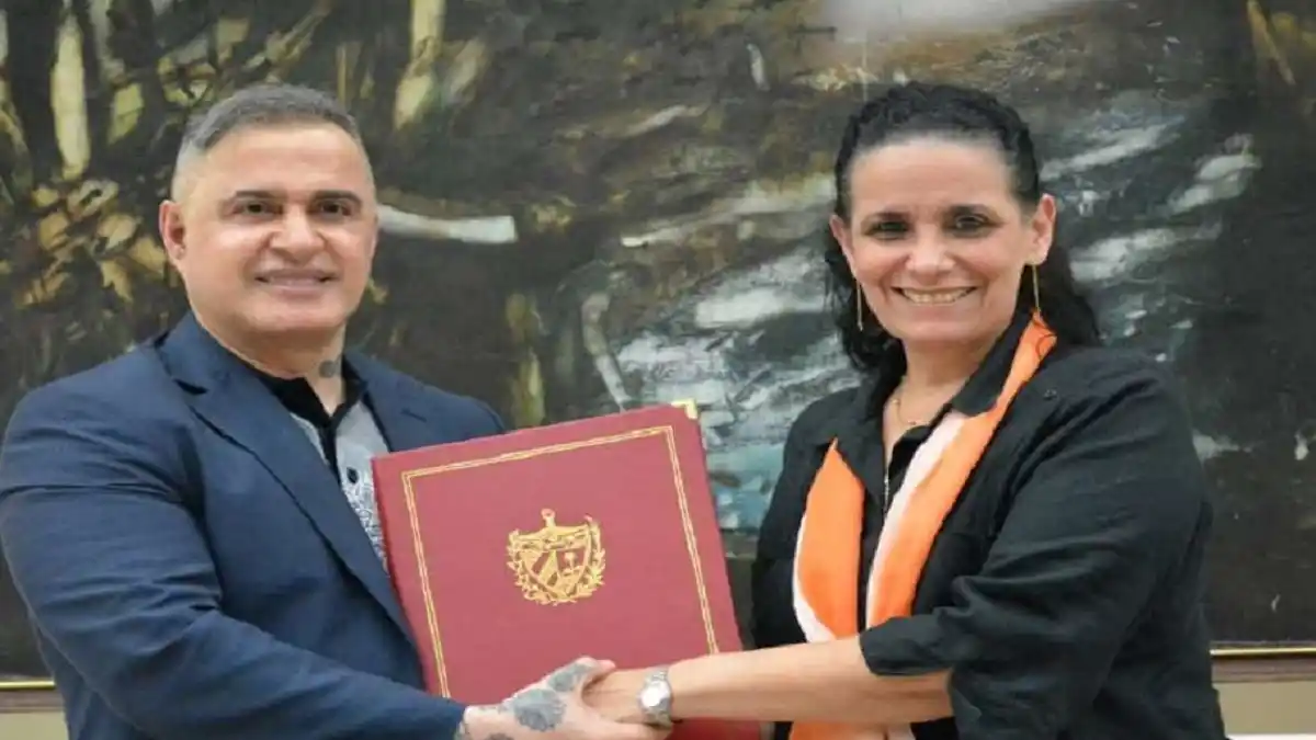 DE ESTO HABLARON LOS FISCALES de Cuba y Venezuela durante la firma de un acuerdo de cooperación