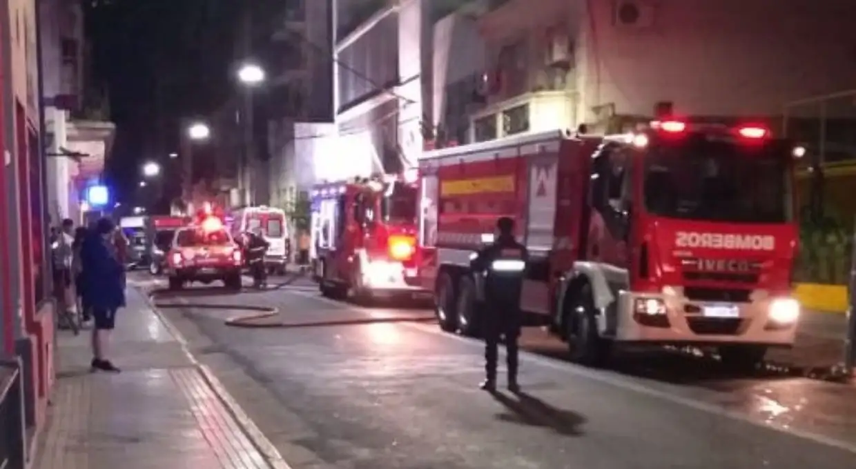 Se incendió el tercer piso de un edificio en el centro rosarino