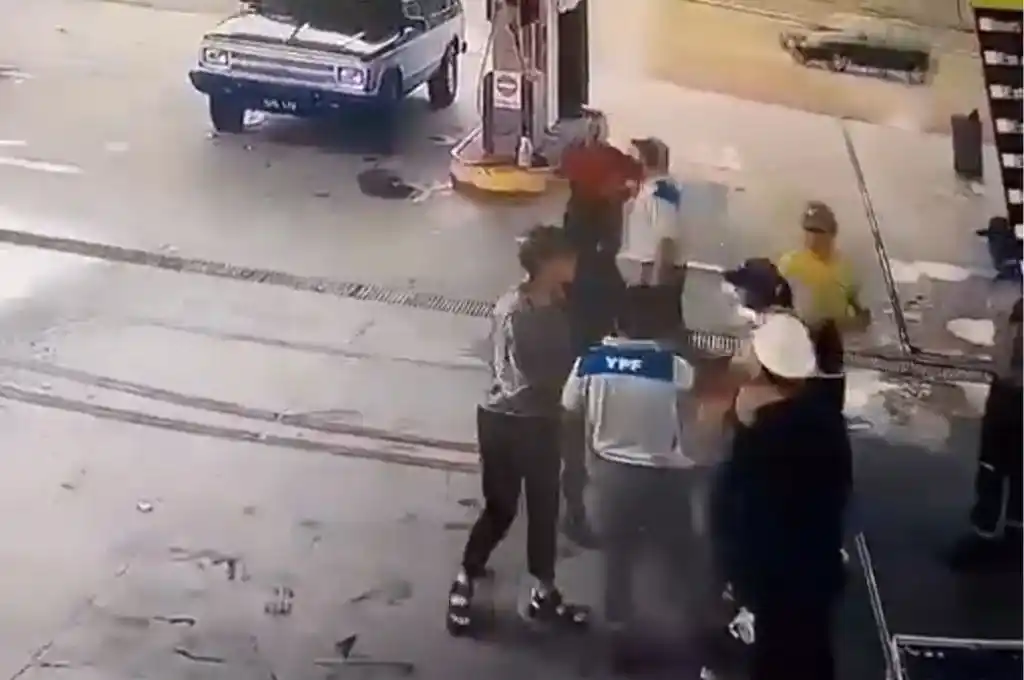 Pelea en estación de servicio