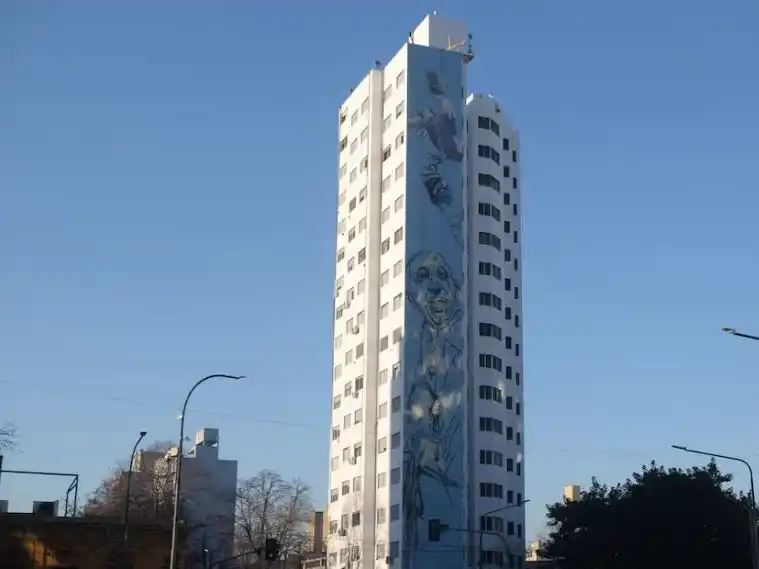 En La Plata están pintando el mural más grande del mundo en homenaje al Papa Francisco