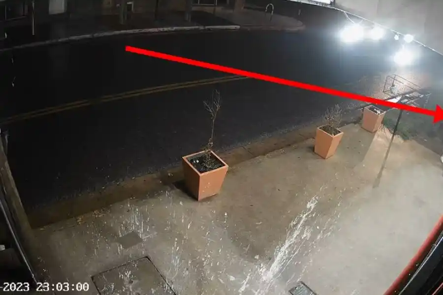 VIDEO | Sin importarle la cámara de seguridad, se llevó la bicicleta como si fuera suya