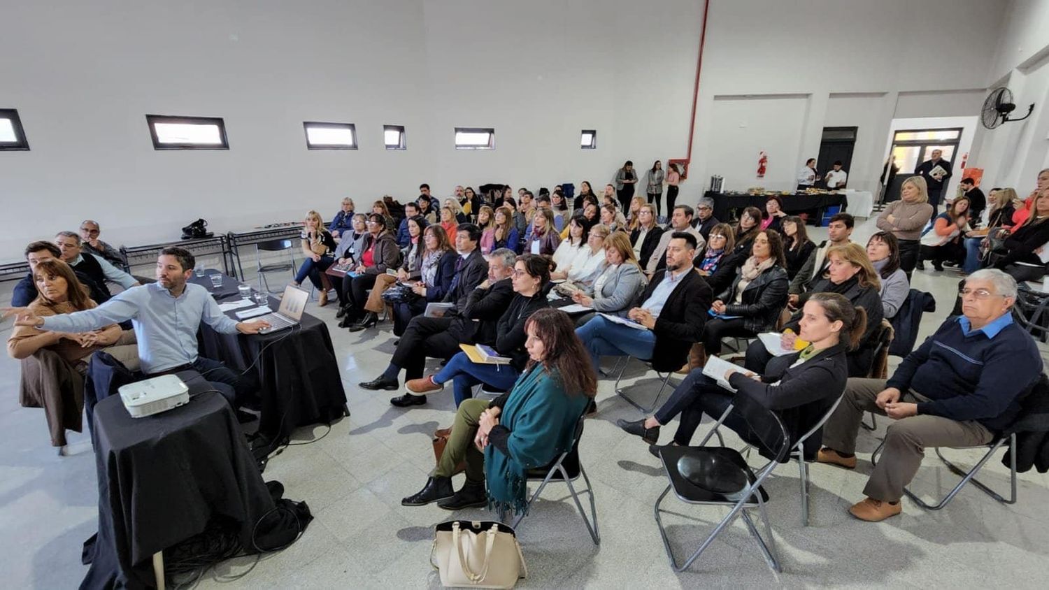 Escuelas locales con una hora más de clases