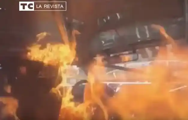 Video: Impresionantes imágenes del incendio del auto de Seba Reynoso 