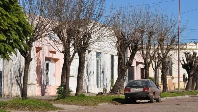 Robaron 2.000 dólares y un millón de pesos a un hombre de 77 años con discapacidad