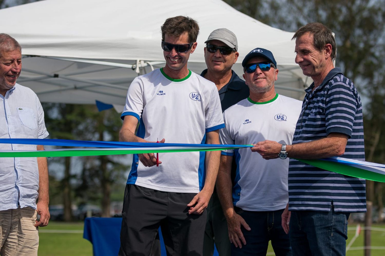 El IAE CLUB inauguró su cancha de hockey y predio