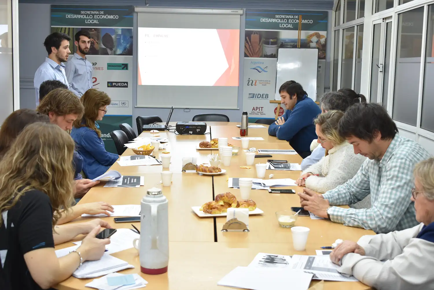 Se realizó otra edición  del café empresarial