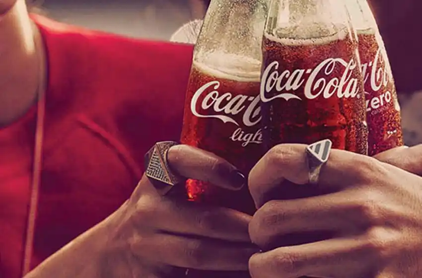 El motivo por el cual Coca Cola se arriesgó y cambió su logo