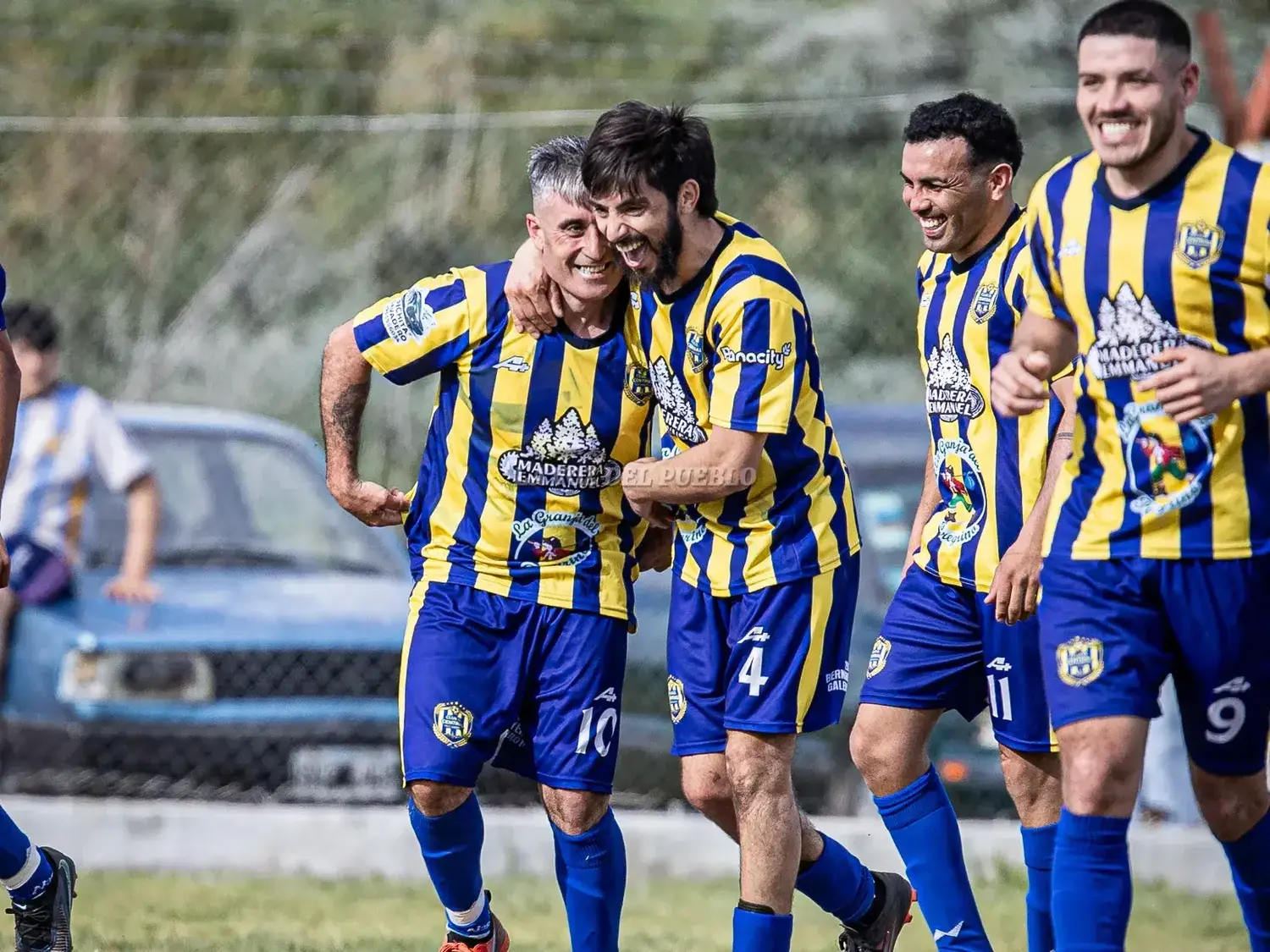 El festejo de la apertura del marcador de Marcos Leguizamón junto a Paule