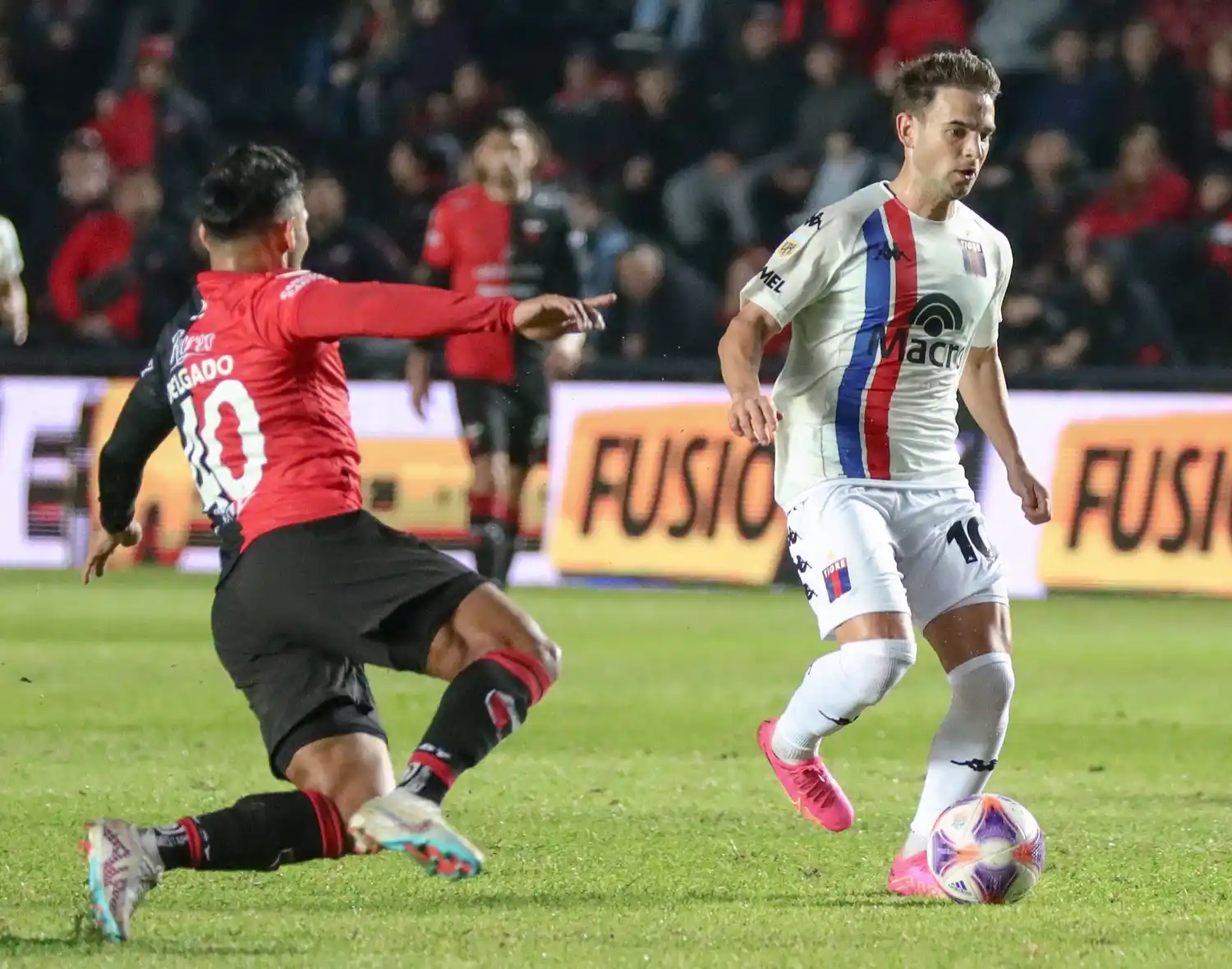 Tigre ganó y se recuperó frente a un Colón en crisis