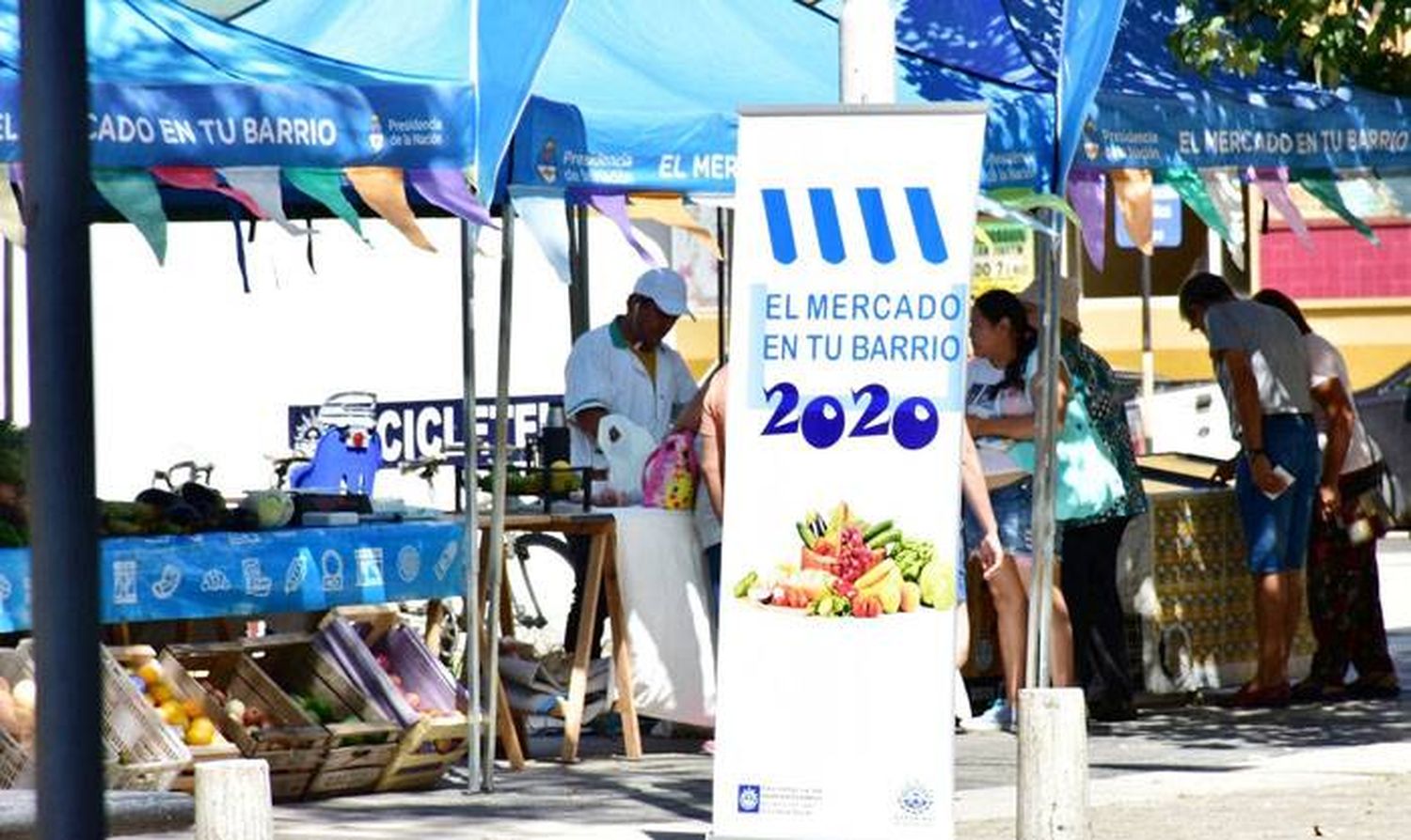 Todos los viernes, Mercado en tu Barrio en el Centenario