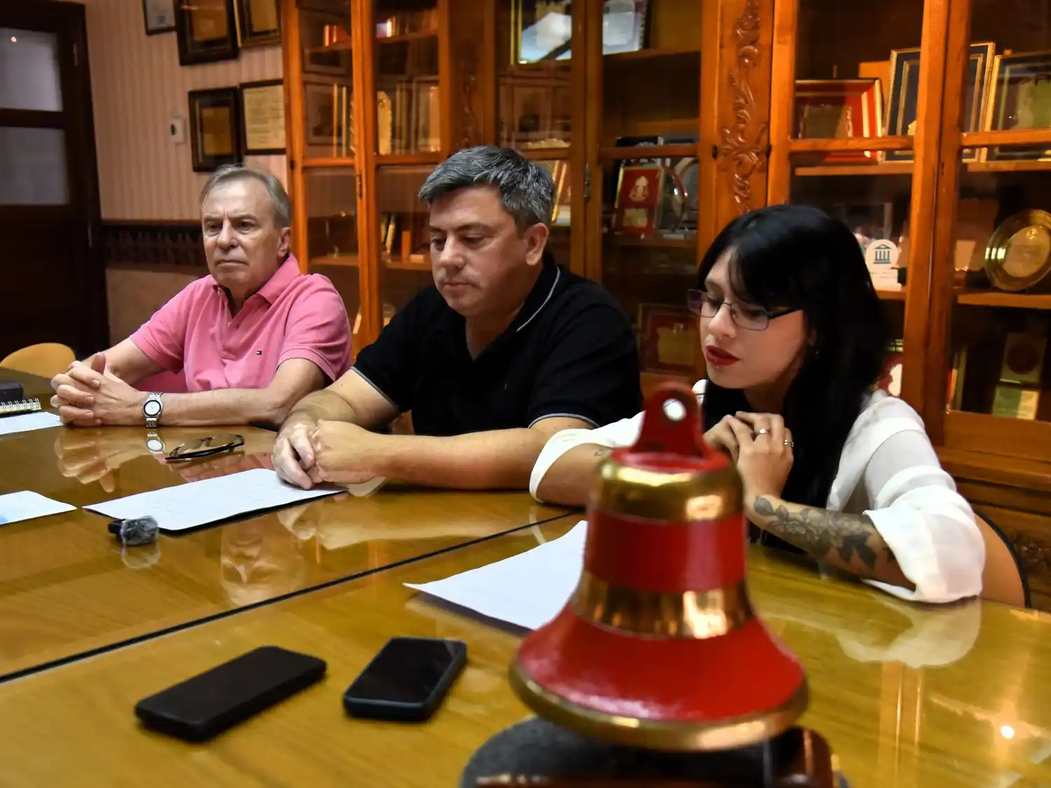 Roque Batán, Javier Panero y Micaela Giménez durante la presentación de las iniciativas de Bomberos Voluntarios