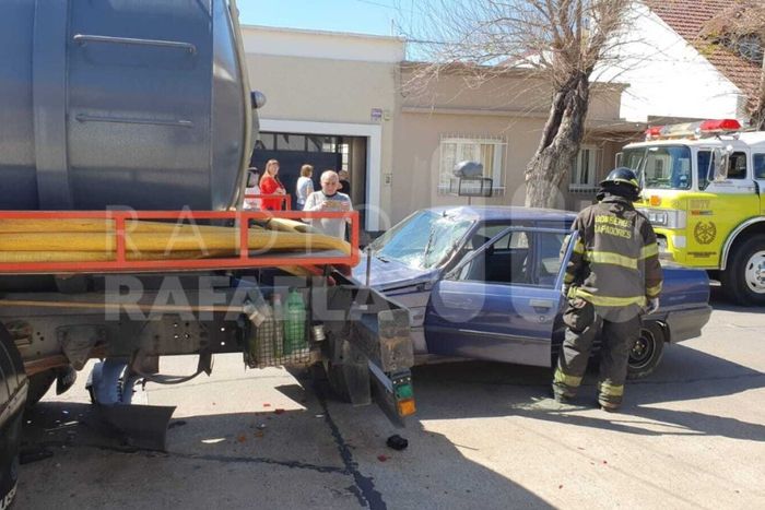 Un hombre de 77 años chocó un camión