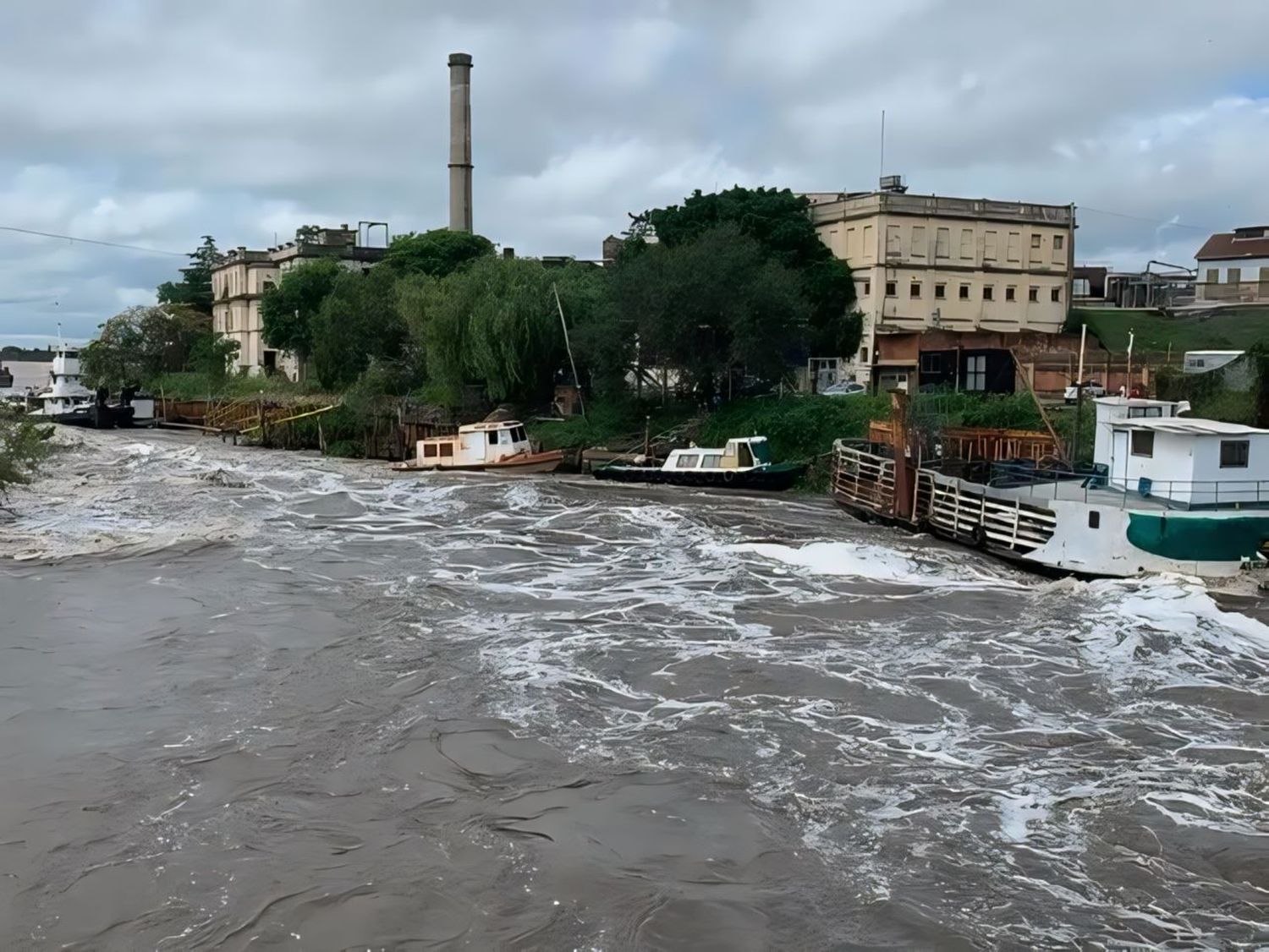 Lluvias y tormentas imparables: defensa civil continúa monitoreando los arroyos Ludueña y Saladillo