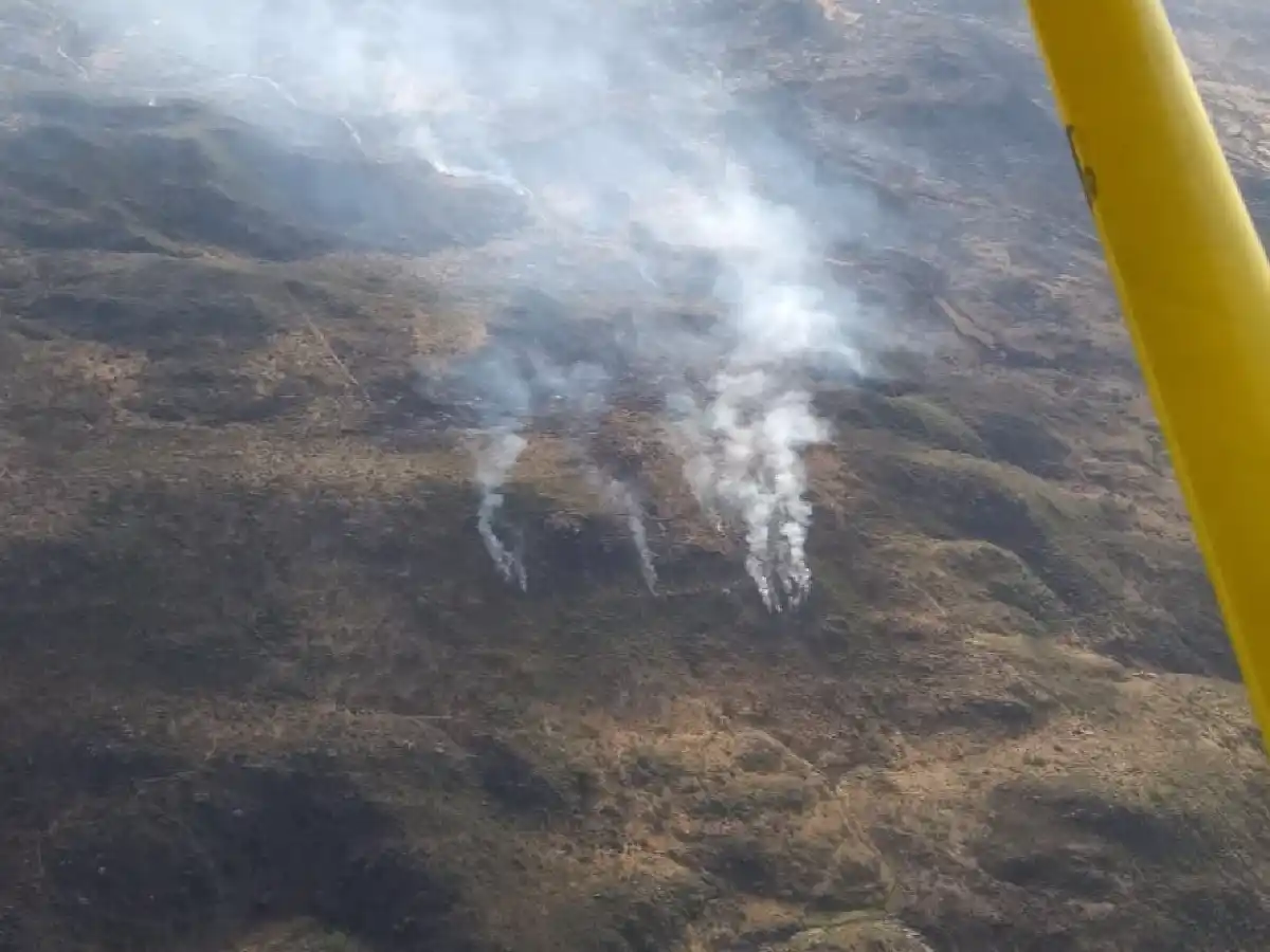 Afirman que está descontrolado el incendio en cercanías a Mina Clavero