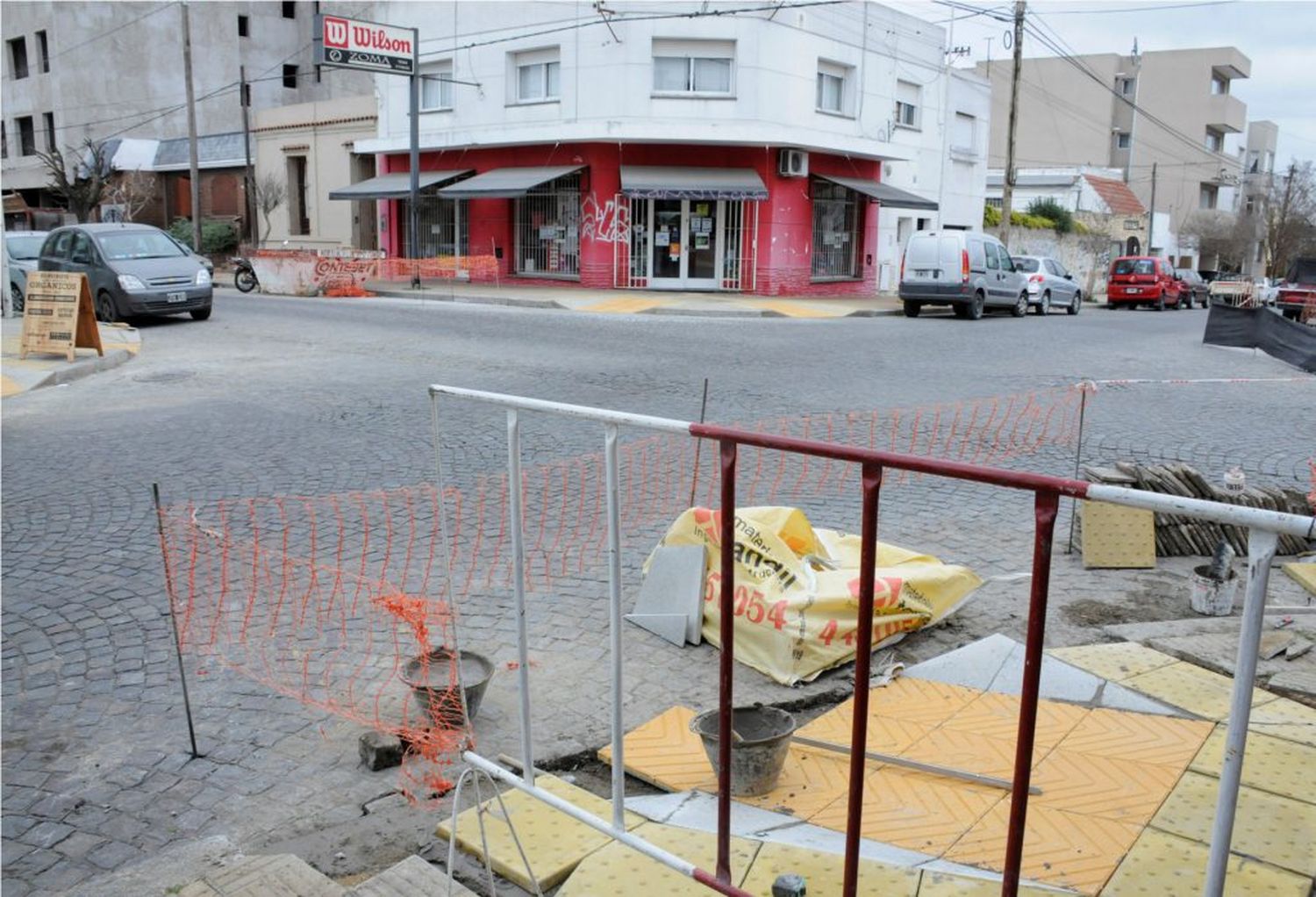 Avanza la etapa final de la construcción de veredas en el barrio La Movediza
