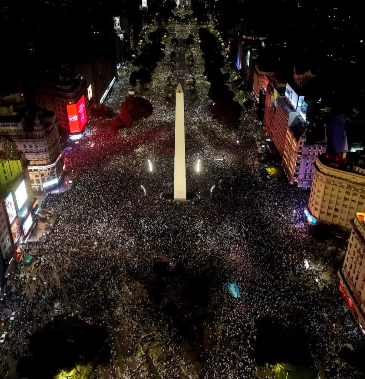 Multitudinario festejo en el Obelisco registró incidentes, pero no empañaron la jornada.