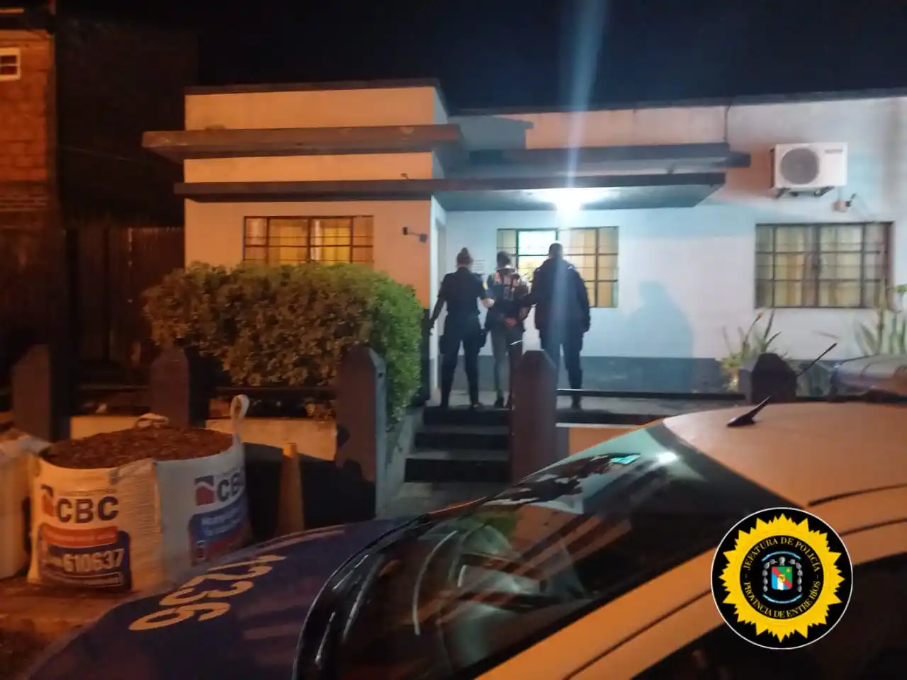 Detienen a una mujer en Victoria por incumplir una orden judicial a favor de sus padres