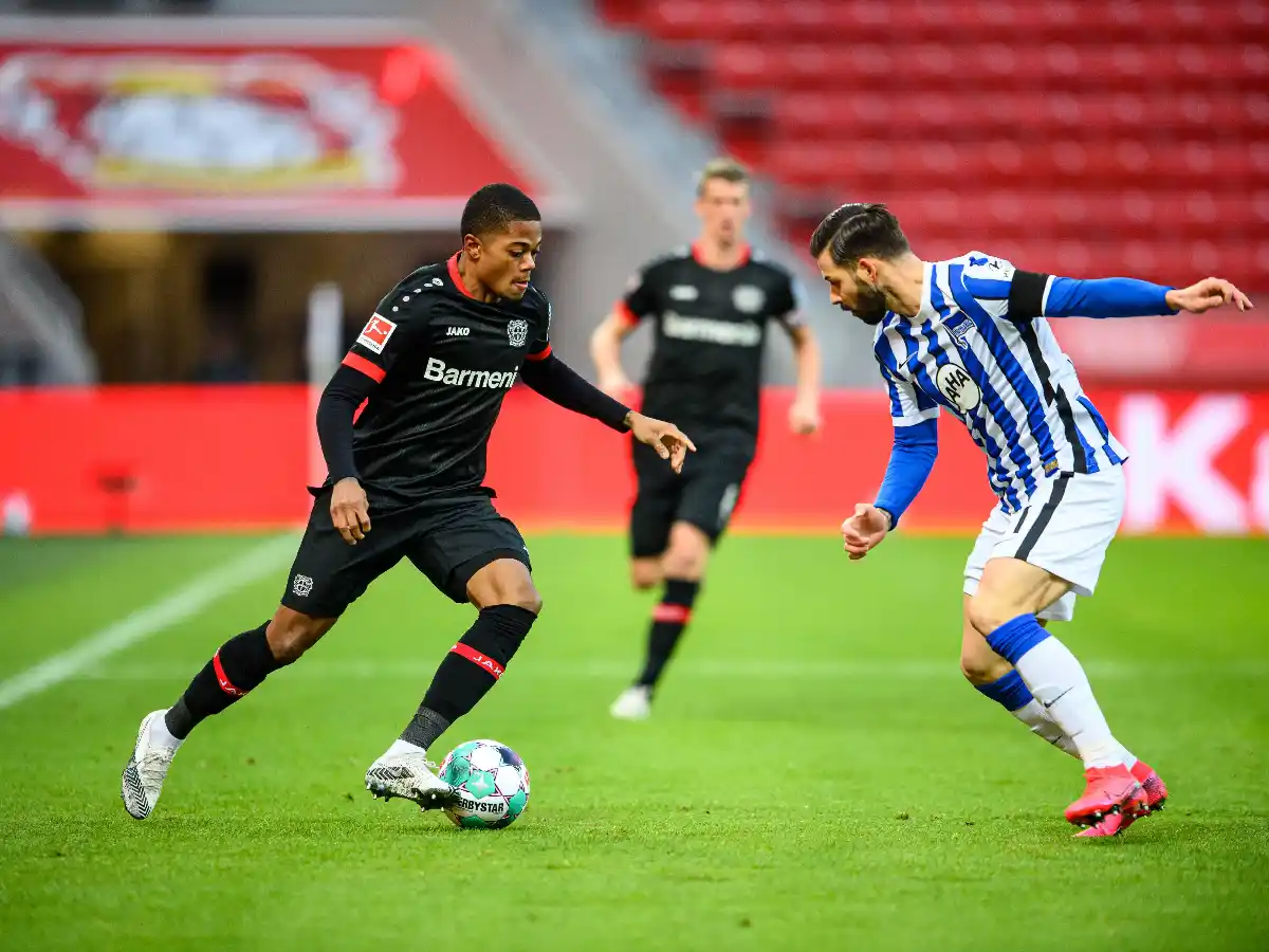 Bayer Leverkusen igualó con Hertha Berlín y está tercero