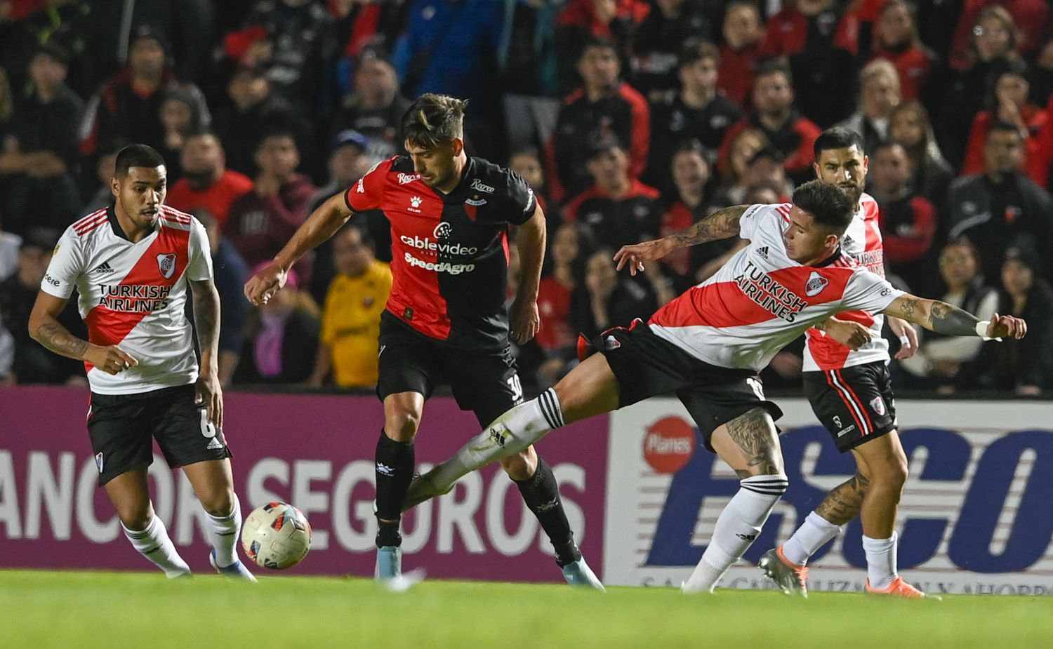 Colón le dio otro golpe a un River desconocido