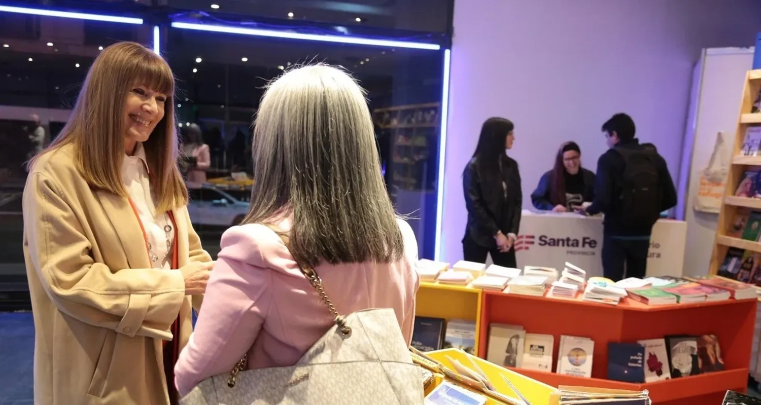 El acto inaugural fue encabezado por la ministra de Cultura de Santa Fe, Susana Rueda; el intendente Pablo Javkin; el presidente de la Fundación El Libro, Alejandro Vaccaro; y la escritora Beatriz Vignoli.