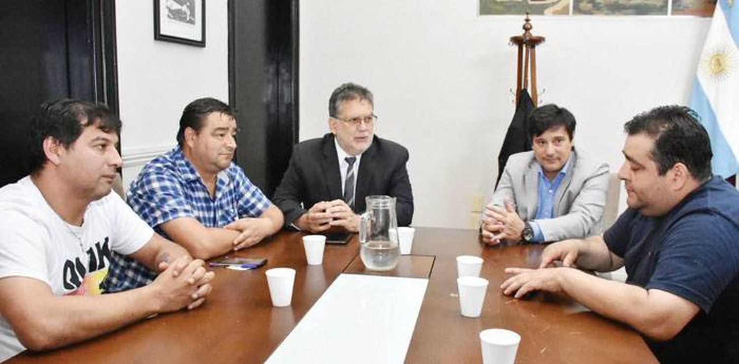 El lunes, el ejecutivo contestará  de cuánto será el bono municipal