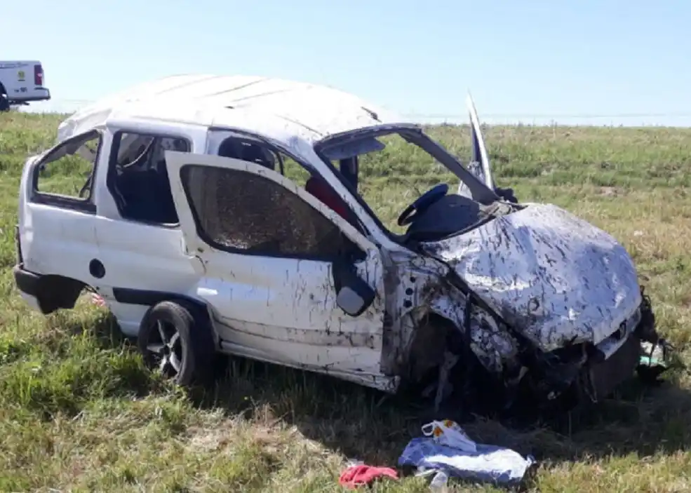 Cuatro personas heridas por dos despistes y vuelcos ocurridos en la Autovía 14