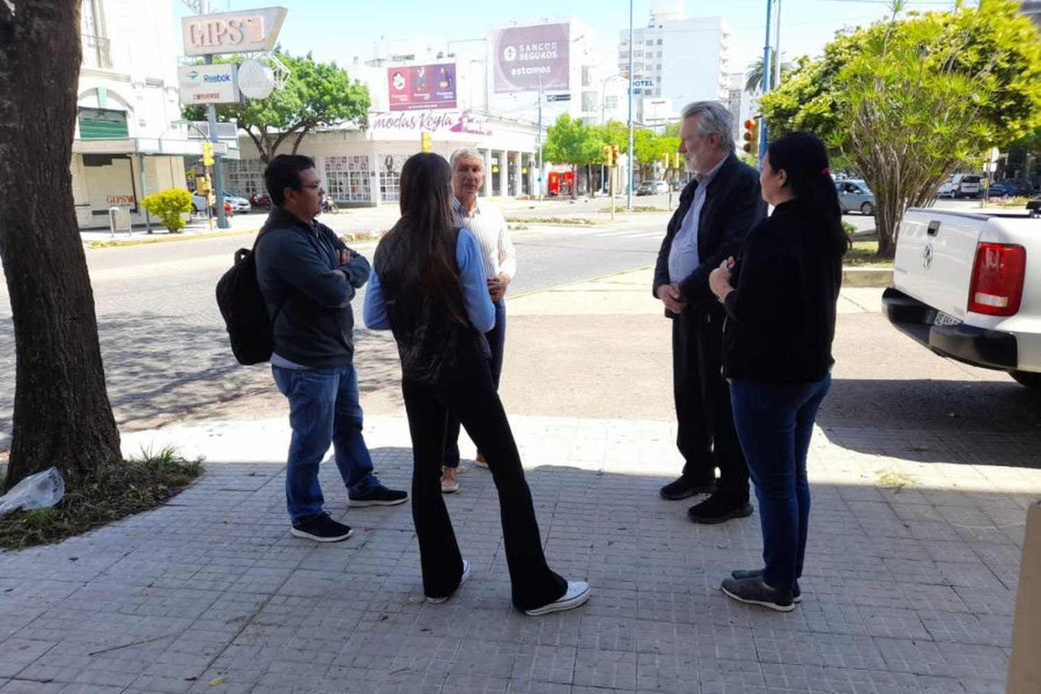 Se continúa trabajando en la semaforización de avenida Santa Fe