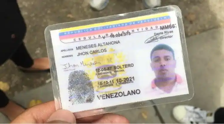 Motorizado muere arrollado por una camioneta blindada en El Hatillo