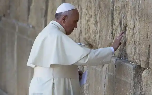 El Papa reclamó justicia por el atentado a la AMIA