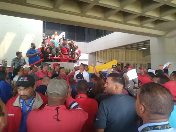 ¡PURO BLA,BLA,BLA! Sin soluciones transcurrió la visita de Tellechea a la refinería de Puerto La Cruz